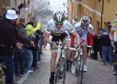 Cadel Evans climbs powerfully. Photo copyright Fotoreporter Sirotti. Cadel Evans climbs powerfully. Photo copyright Fotoreporter Sirotti.