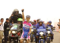 Damiano Cunego wins. Photo copyright Fotoreporter Sirotti.