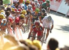 Cadel Evans and Thor Hushovd fight their way up the final hill. Photo Fotoreporter Sirotti.