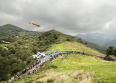 Helicopter cyclists maintains clouds