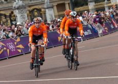 Marianne Vos and the rest of the Dutch team arrive at the start. Photo Fotoreporter Sirotti. Marianne Vos and the rest of the Dutch team arrive at the start. Photo Fotoreporter Sirotti.