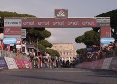 Mark Cavendish wins stage 21 of Giro d'Italia 2023