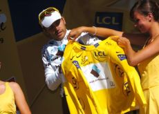 Nocentini is still in yellow. Photo copyright Fotoreporter Sirotti.