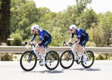 Stefan Küng and other cyclist