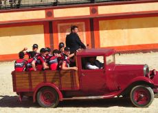 Team BMC Racing arrives in classic Chicago mafia style. Is Cadel Evans ready to shoot the competition in the Tour de France 2011? Stay tuned to Roadcycling.com and Roadcycling.mobi to find out! Photo Fotoreporter Sirotti.