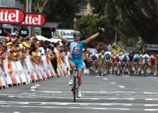 Thomas Voeckler wins! Photo copyright Fotoreporter Sirotti.
